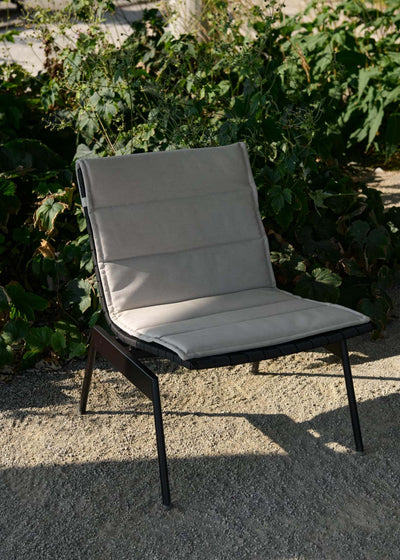 &Tradition Ville AV45 outdoor lounge chair with arms