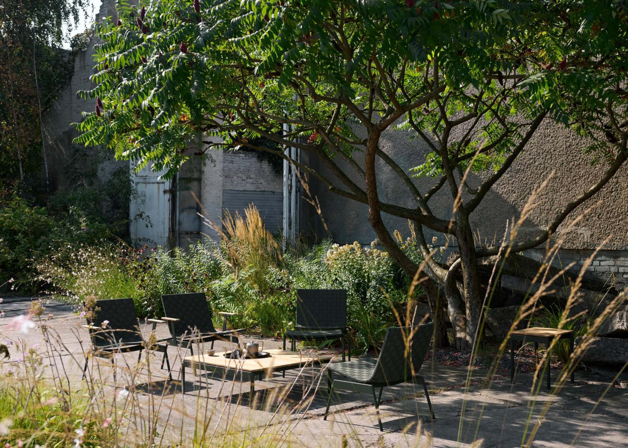 &Tradition Ville AV44 outdoor lounge chair