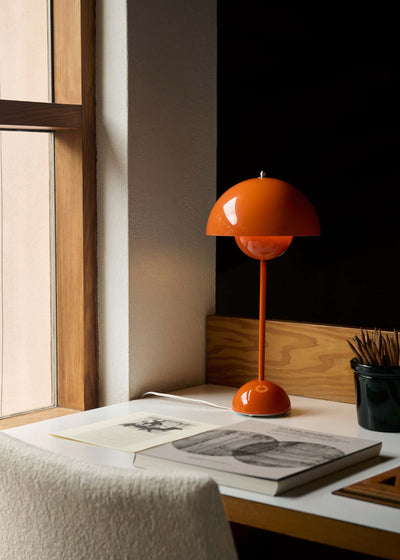 &Tradition Flowerpot VP3 table lamp, zesty orange
