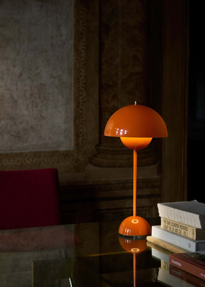 &Tradition Flowerpot VP3 table lamp, zesty orange