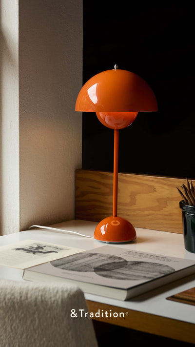 &Tradition Flowerpot VP3 table lamp, zesty orange