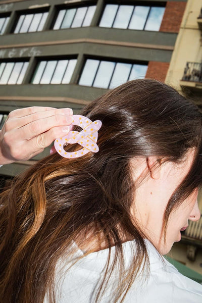 EMS Pretzel hair claw