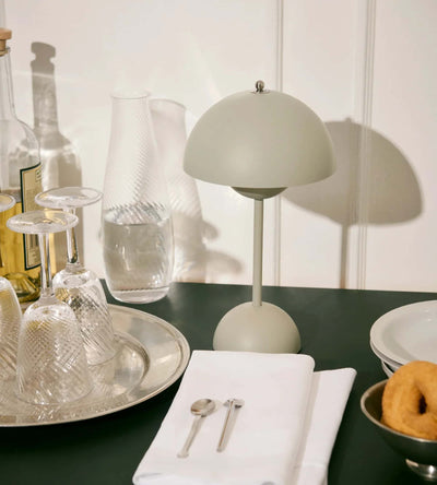 &Tradition Flowerpot VP9 rechargeable lamp, matt light grey