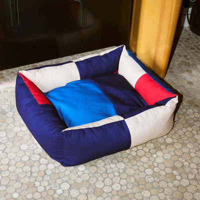 Hay Dogs dog bed medium, red/blue