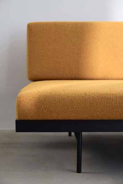 Innovation Puri daybed with walnut table, 536 boucle orhre