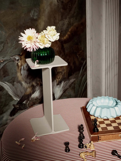 String Museum pedestal