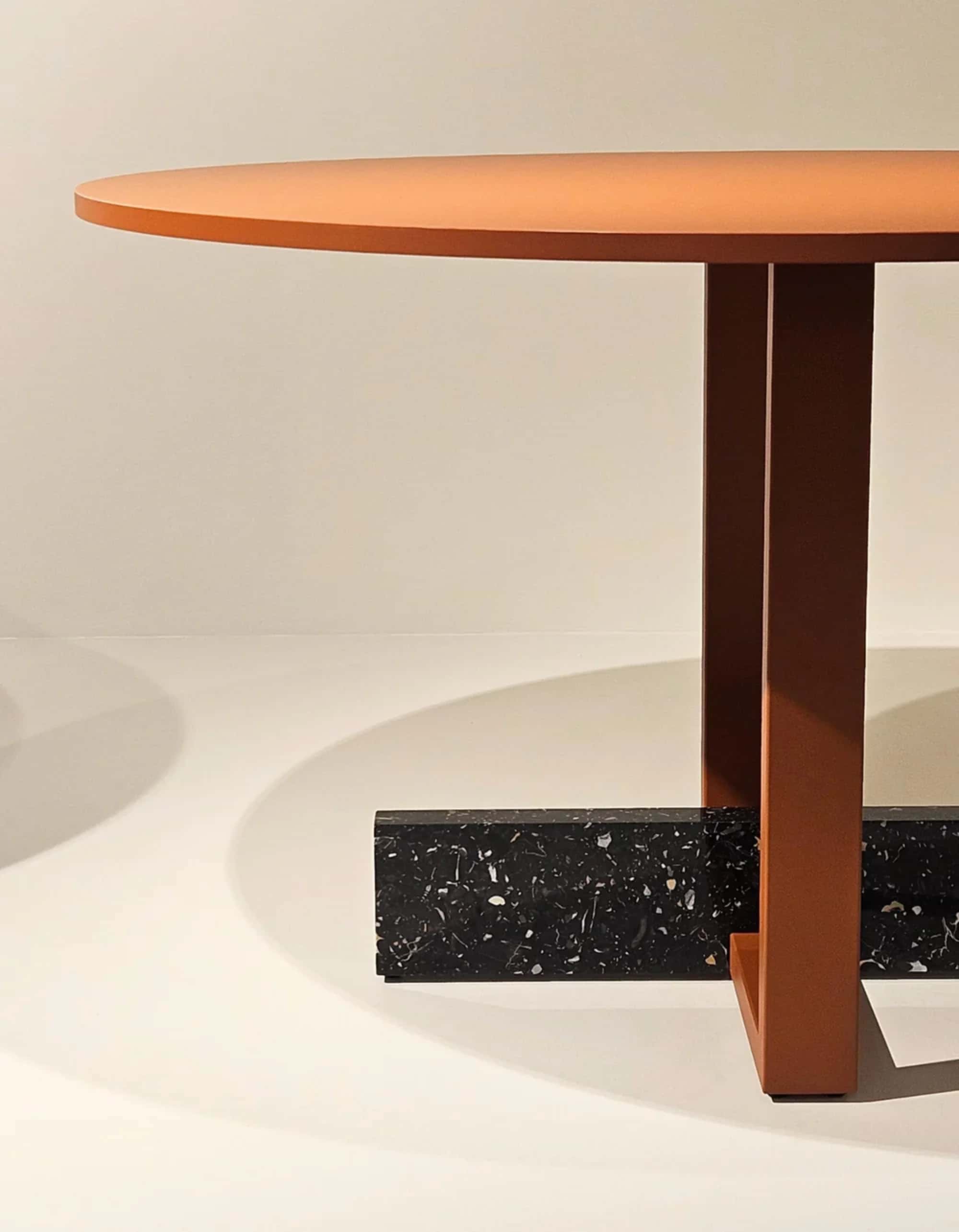 Magis Pied-à-terre round table