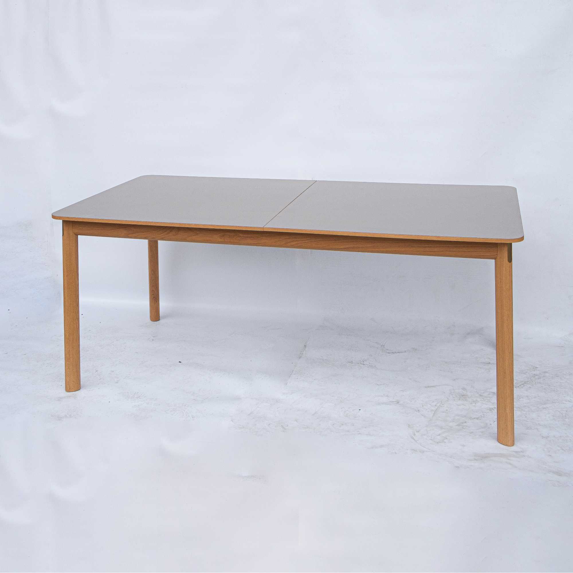 ex-display | &Tradition HW1 Patch Extendable Table (180/280x90cm), Oiled Oak w. Beige Arizona 0748 Fenix Nano Laminate & Brass