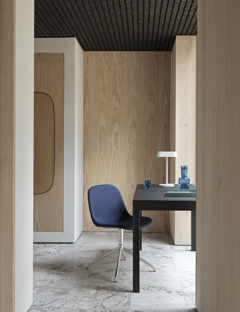 Muuto Linear Table Lamp