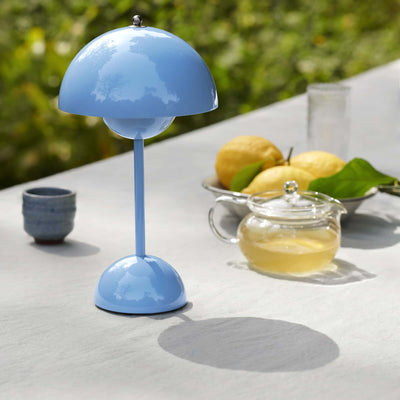 &Tradition Flowerpot VP9 rechargeable lamp, swim blue