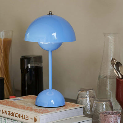 &Tradition Flowerpot VP9 rechargeable lamp, swim blue