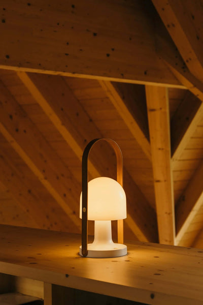 Marset FollowMe rechargeable lamp, glossy white/oak