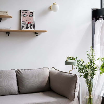 Tiptoe wall bracket, cream white