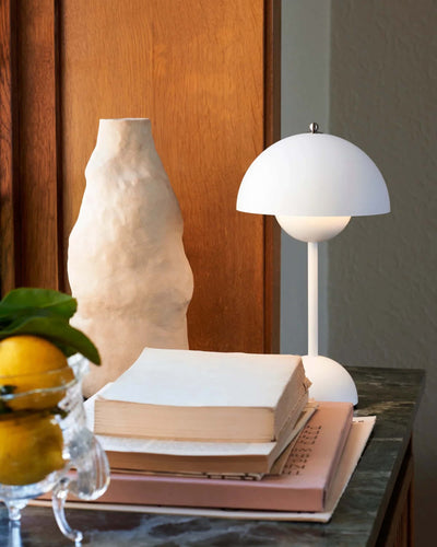 &Tradition Flowerpot VP9 rechargeable lamp, matt white