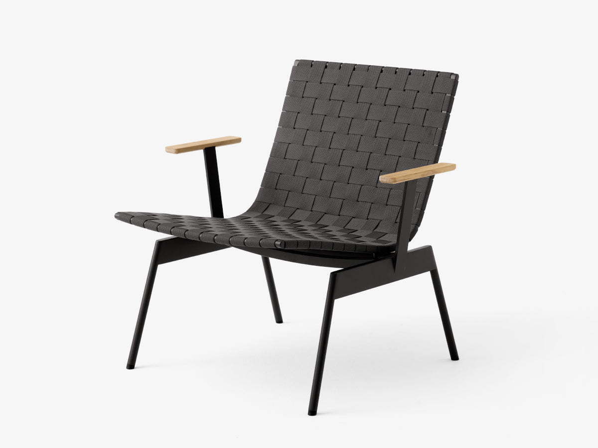 &Tradition Ville AV45 outdoor lounge chair with arms