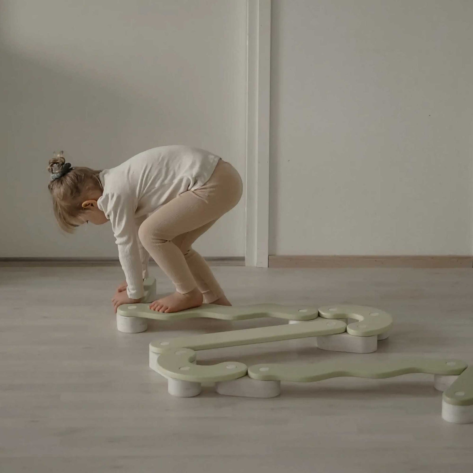 Fitwood POLKU balance beam L, Sage Green