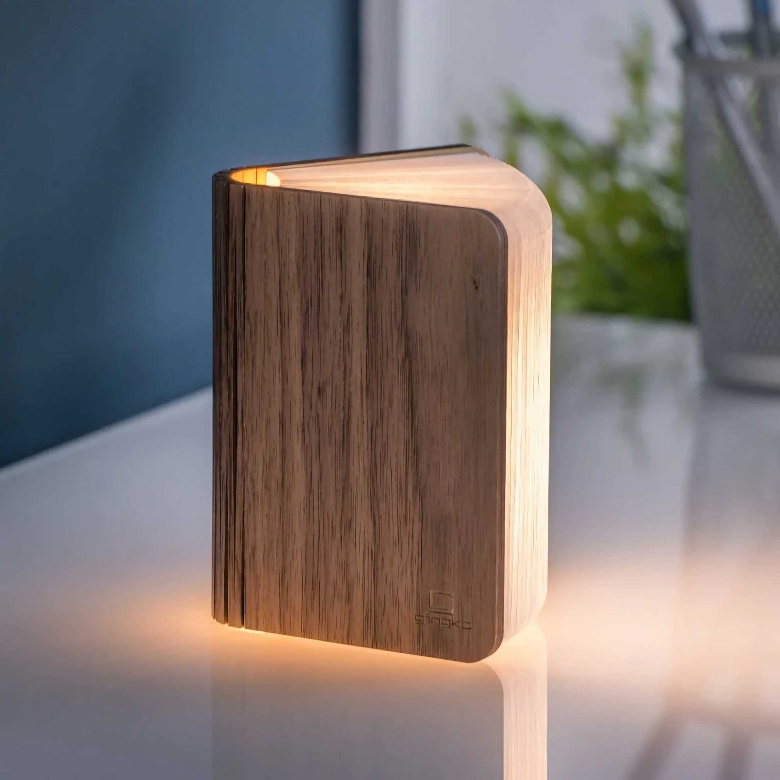 Gingko Smart Booklight Mini, walnut