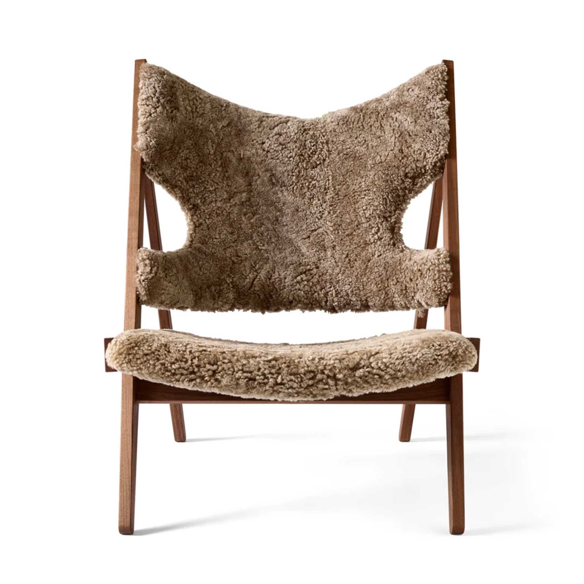 Audo Copenhagen Knitting chair sheepskin upholstery, Walnut/sheepskin sahara