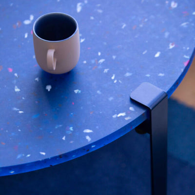 Tiptoe Pacifico coffee table, blue/dark steel (Ø80 cm)