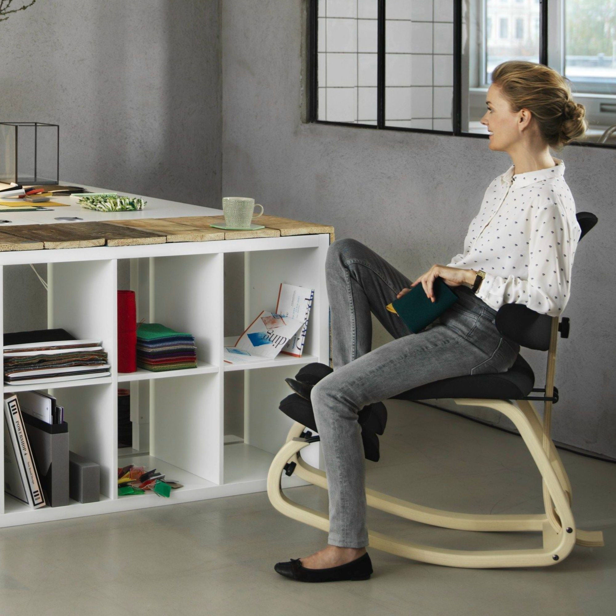 Varier Thatsit Balans Kneeling Chair , Black/Oak