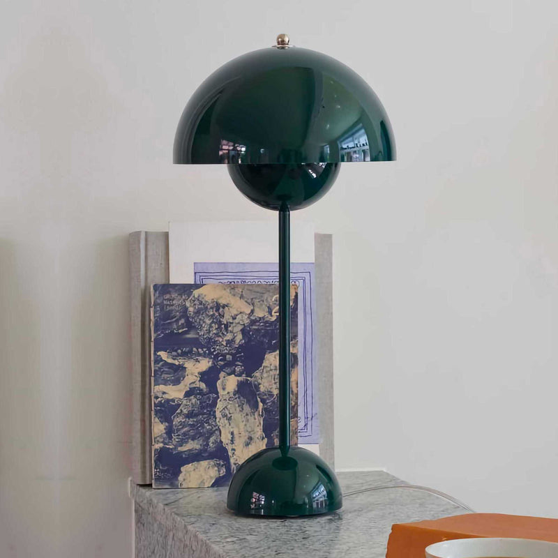 &Tradition VP3 Flowerpot Table Lamp, dark green