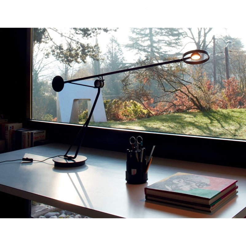 DCW Aaro table lamp