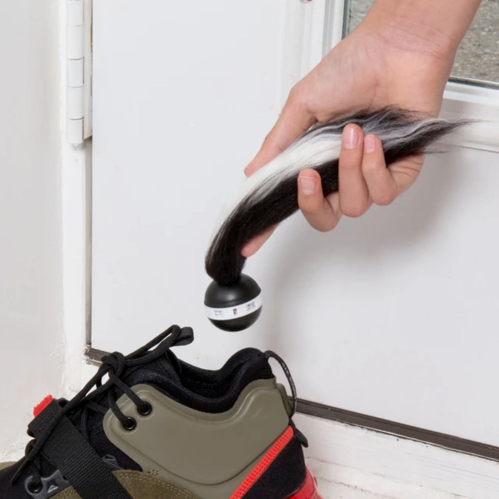 Kikkerland Shoe Skunks Set-of-2