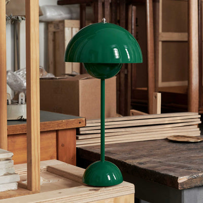 &Tradition VP3 Flowerpot Table Lamp, signal green