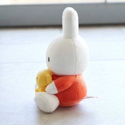 Miffy Hugging plush toy (23cm)