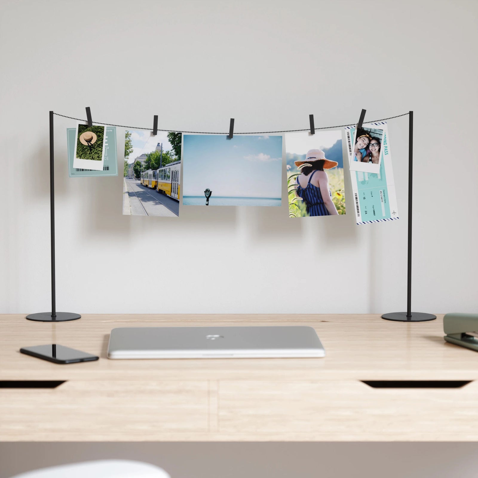 Umbra Hangit Desktop Metal photo display, Black