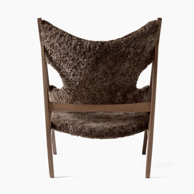 Audo Copenhagen Knitting chair sheepskin upholstery, dark stained oak/sheepskin root