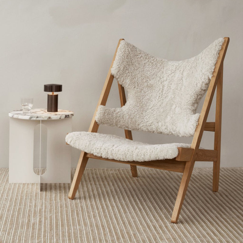 Audo Copenhagen Knitting chair sheepskin upholstery, Natural oak/sheepskin natural